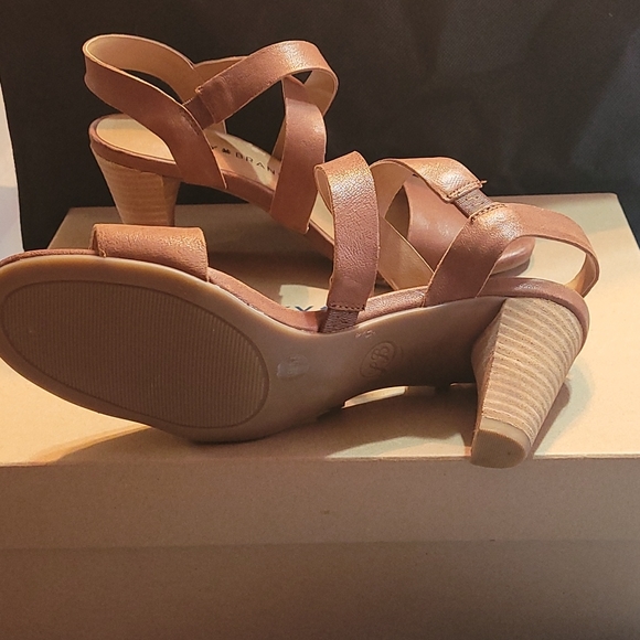 Lucky Brand sandals - Picture 3 of 5